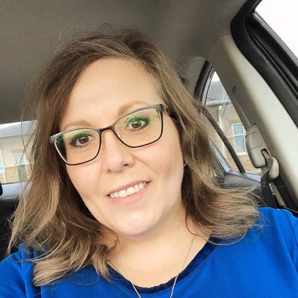 Profile Picture of Stephanie Goehring (@stephaniegoehri) on Poshmark