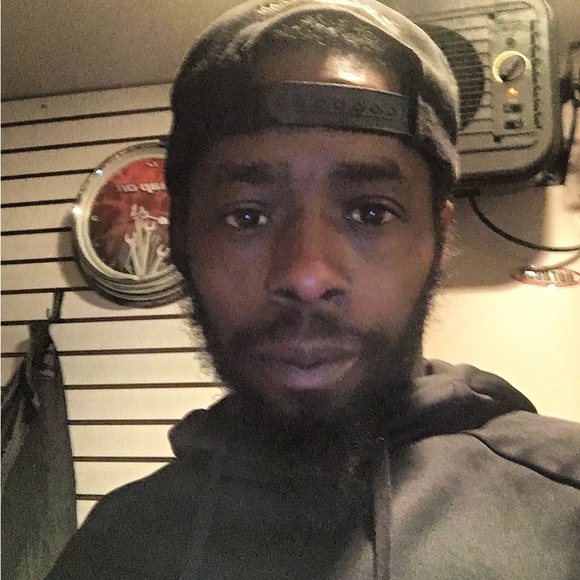 Profile Picture of R Fair (@smallsauto) on Poshmark