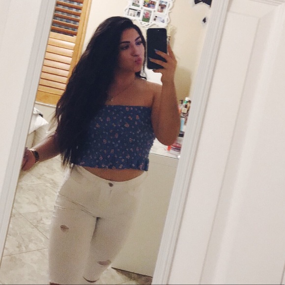 Profile Picture of Sabrina Cubells (@sabrinaacubells) on Poshmark