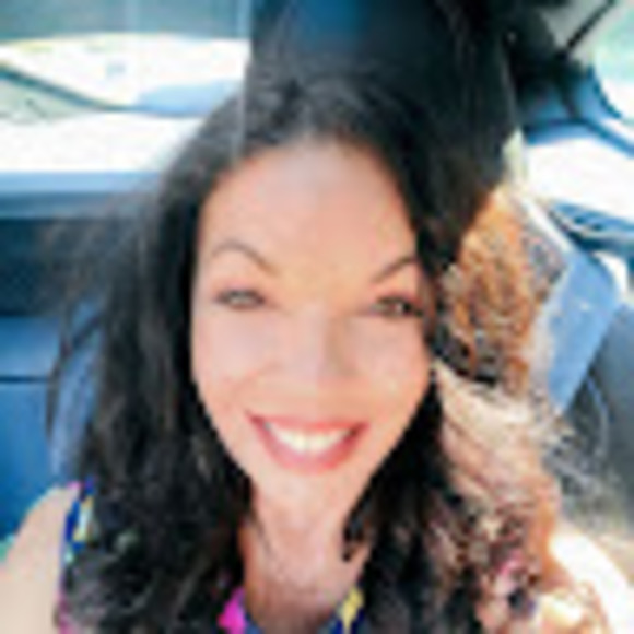 Profile Picture of Veronica Mustoe (@mustoevl) on Poshmark