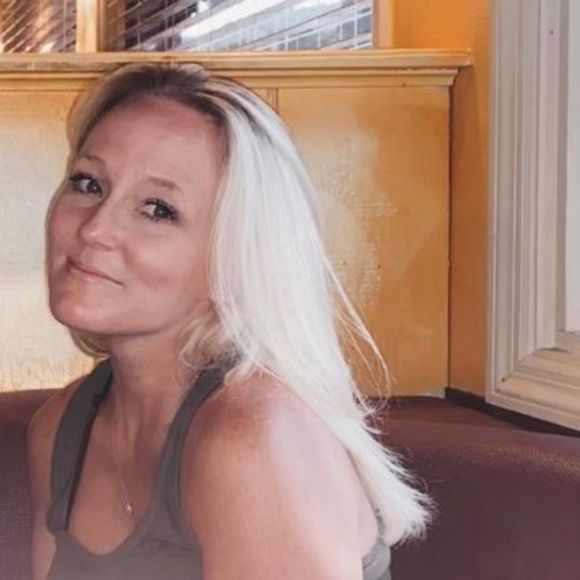 Profile Picture of Brandy Hodges (@brandyoakes275) on Poshmark