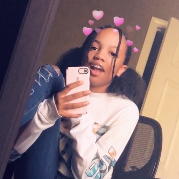 Profile Picture of Sharell Smith (@ssluvsu122) on Poshmark