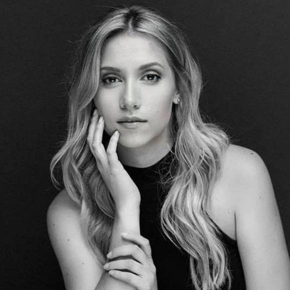 Profile Picture of Amanda Machart (@amandamachart) on Poshmark