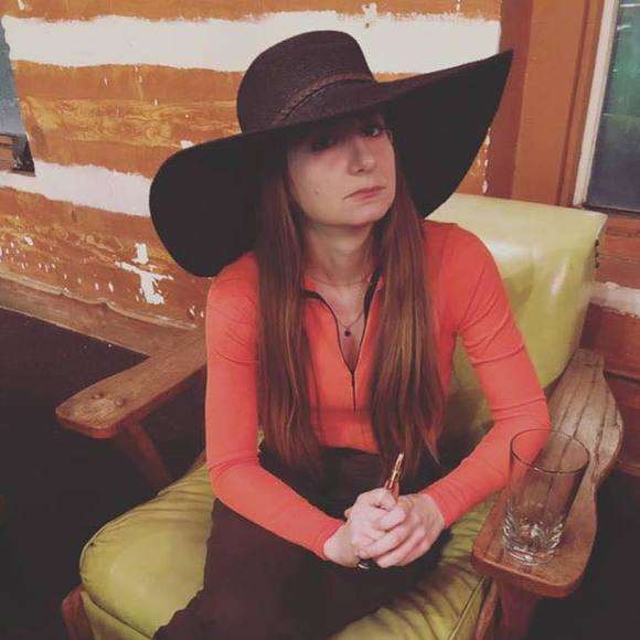Profile Picture of Kristen Caparoon (@kristencaparoon) on Poshmark