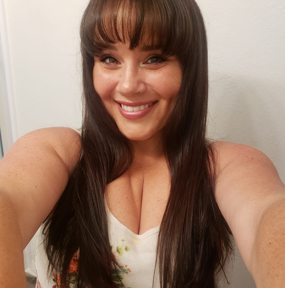 Profile Picture of Yvonne Manning (@yvonnemanning) on Poshmark