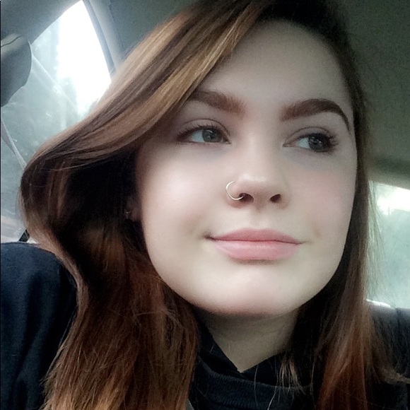 Profile Picture of Sierrah Mcrobbie (@sierrahmrobbie) on Poshmark