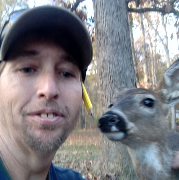 Profile Picture of Eric Alger (@ericalger) on Poshmark