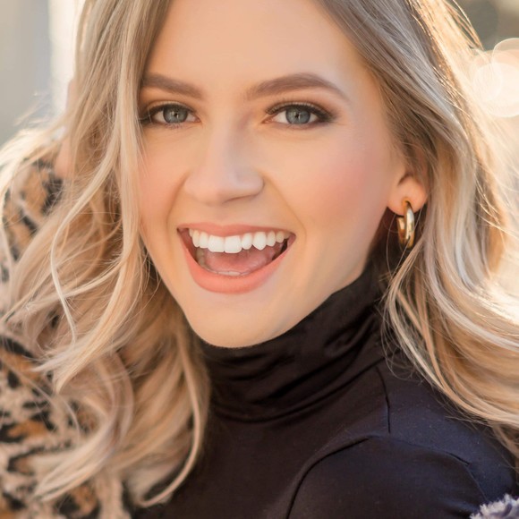 Profile Picture of Danielle Shook (@danielle_shook) on Poshmark
