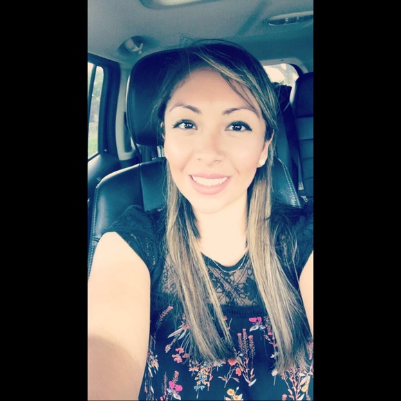 Profile Picture of Ilse Martinez (@ilselandia) on Poshmark