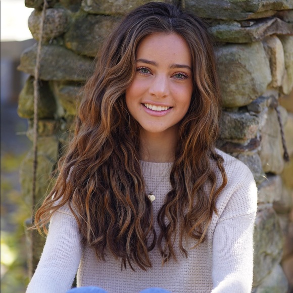 Profile Picture of Autumn Hewett (@autumn_hewett18) on Poshmark