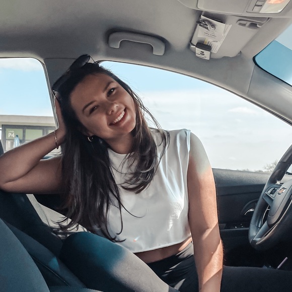 Profile Picture of Jasmine Baxter (@jasminebaxter) on Poshmark