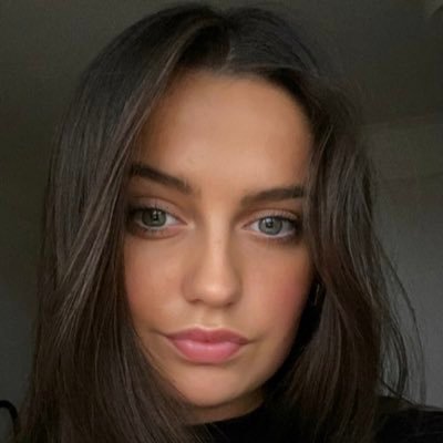 Profile Picture of Hannah-Louise Brett🌻 (@HannahBrett) on Twitter
