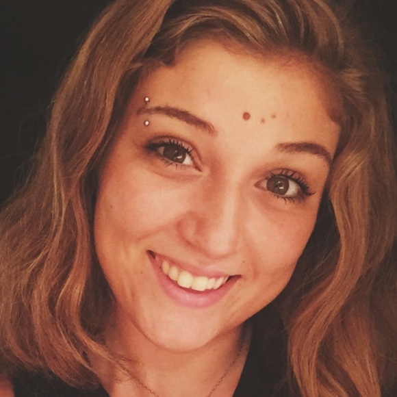 Profile Picture of Candice Canuso (@ceecubed) on Poshmark