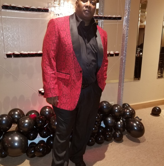 Profile Picture of Kenneth Weaver (@kklefty14) on Poshmark