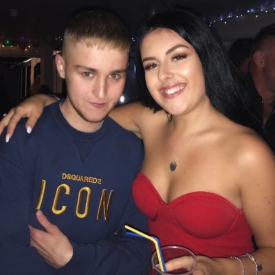 Profile Picture of Larissa Perry (@larissa_perry) on Twitter