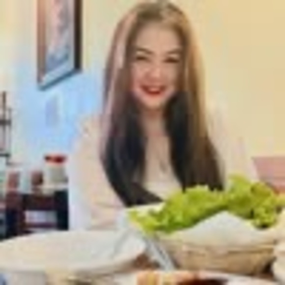 Profile Picture of Joy Fully (@joyfullchu) on Poshmark