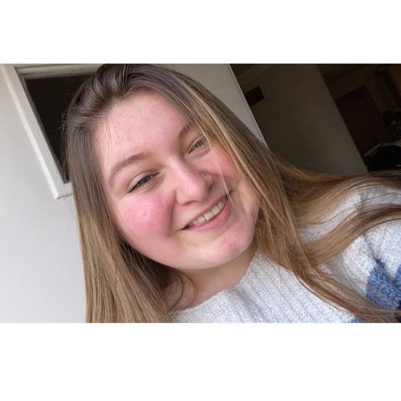 Profile Picture of Alivia Fronning (@jewels2657) on Poshmark