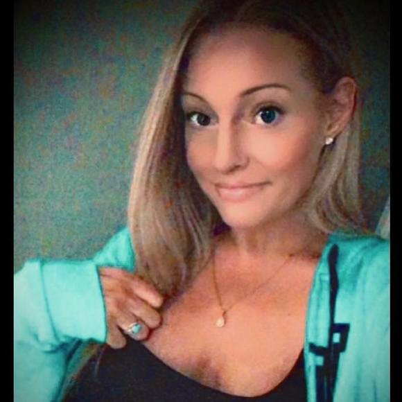 Profile Picture of Laura Remmers (@lremmers) on Poshmark