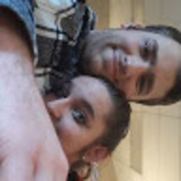 Profile Picture of Halona Warden (@halonawarden23) on Poshmark