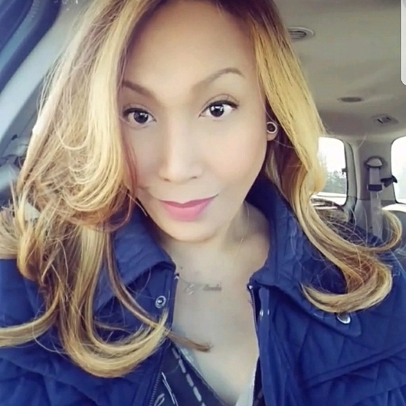 Profile Picture of Phoebe Cates (@phoebecates) on Poshmark