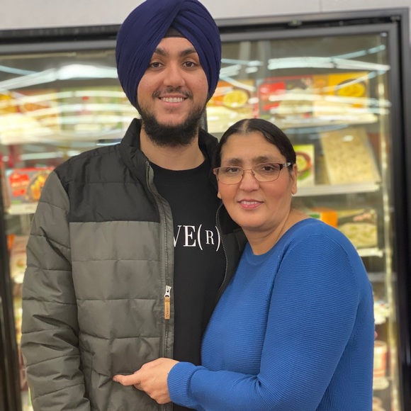 Profile Picture of Gurleen Powar (@pgurleen) on Poshmark