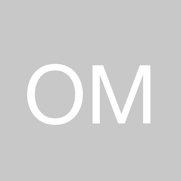 Oliver Maxwell - Poshmark Profile Picture of Oliver Maxwell (@darcefhxligs_bc) on Poshmark