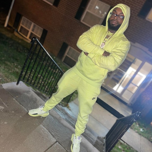 Profile Picture of Devon Stevenson (@papichilo1990) on Poshmark