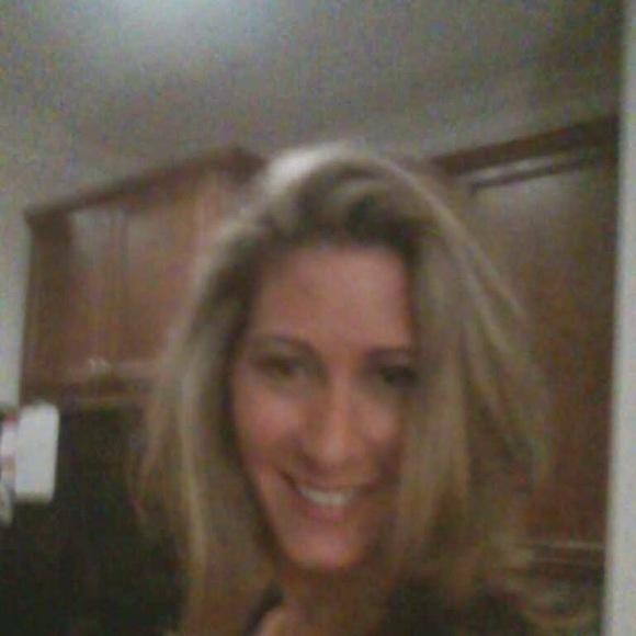 Profile Picture of Kendra Onsgard (@nrsbynatr) on Poshmark