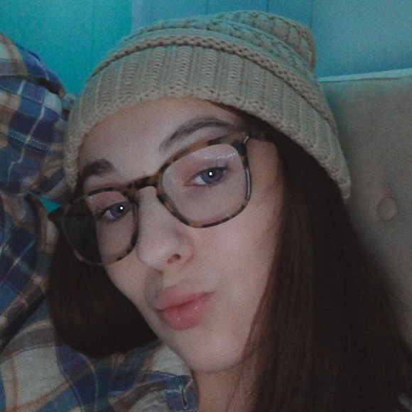 Profile Picture of Kaity Woodby (@khwoodby) on Poshmark
