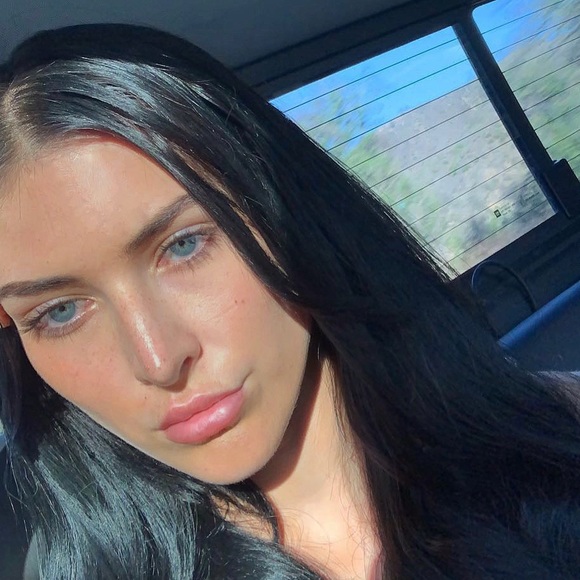 Profile Picture of Lauren Raggio (@lolo_ragg) on Poshmark