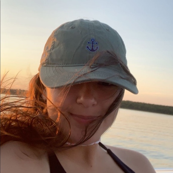 Profile Picture of Olivia Heller (@oliviaheller_) on Poshmark