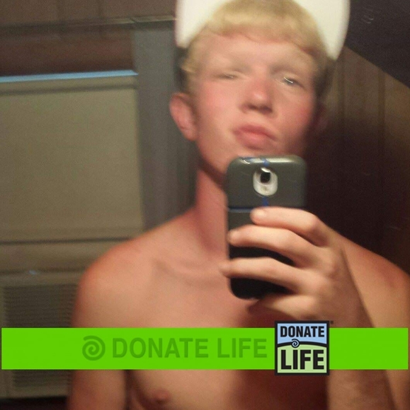 Profile Picture of Andrew Schaull (@ericpeterman37) on Poshmark