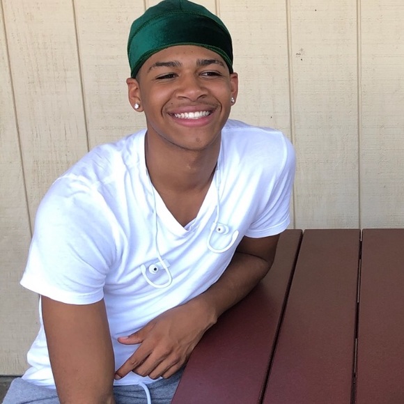 Profile Picture of Aj Thompson (@lilaj_2x) on Poshmark