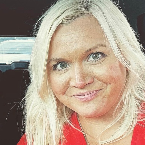 Profile Picture of Karen Twichell (@ktwich614) on Poshmark