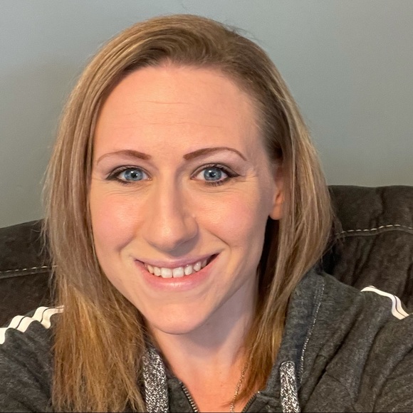Profile Picture of Stephanie Wight (@wight21211) on Poshmark