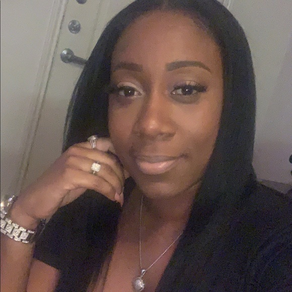 Profile Picture of Shawna Shepherd (@shawnalastarr) on Poshmark