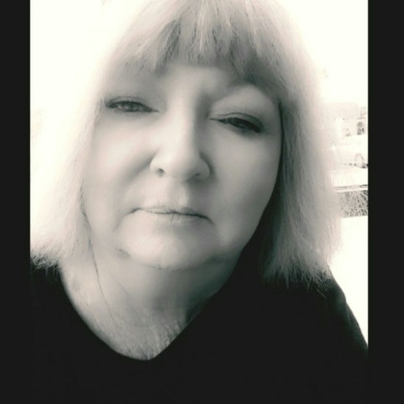 Profile Picture of Deborah Sharp (@dsharp74948) on Poshmark