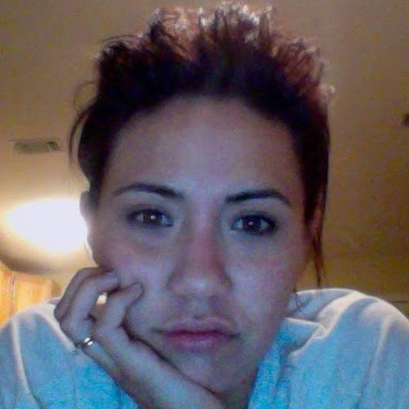 Profile Picture of Amber Encinias (@amberencinias) on Poshmark