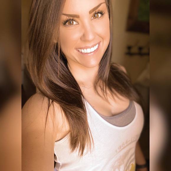 Profile Picture of Shae Thomas (@shaet0416) on Poshmark