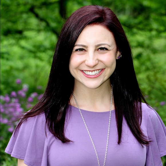 Profile Picture of Kristen Eschbach (@keschy) on Poshmark