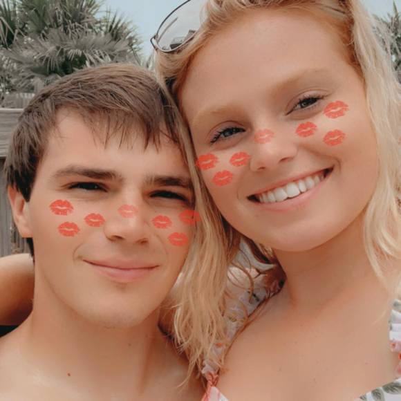 Profile Picture of Sara Wauthier (@sarawauthier) on Poshmark