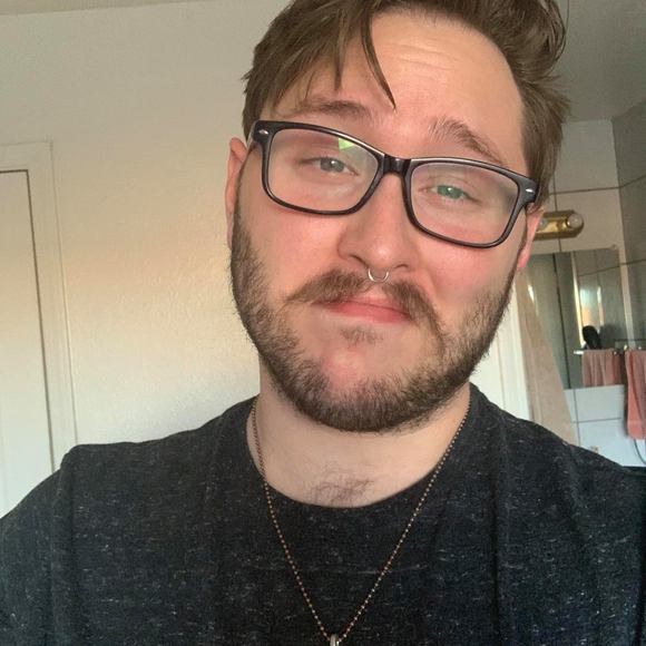 Profile Picture of Colin Butts (@leftywizard) on Poshmark