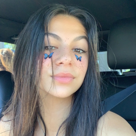 Profile Picture of Carlee Cumpian (@carleecumpian) on Poshmark