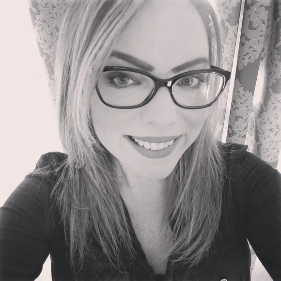 Profile Picture of Nicola Mitchell perkins (@nlm5) on Poshmark