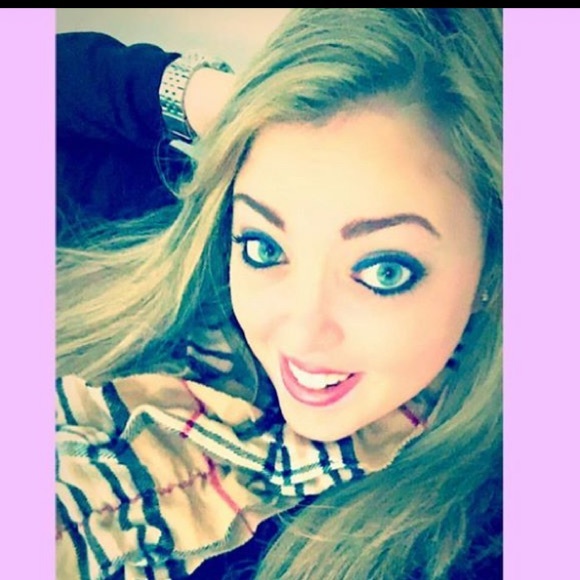 Profile Picture of Brooke Paikoff (@brookepaikoff) on Poshmark