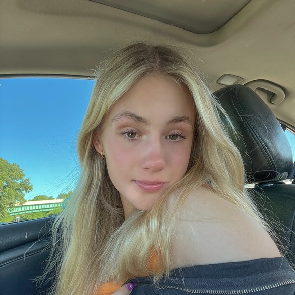 Profile Picture of Josie Vargo (@josie_vargo) on Poshmark