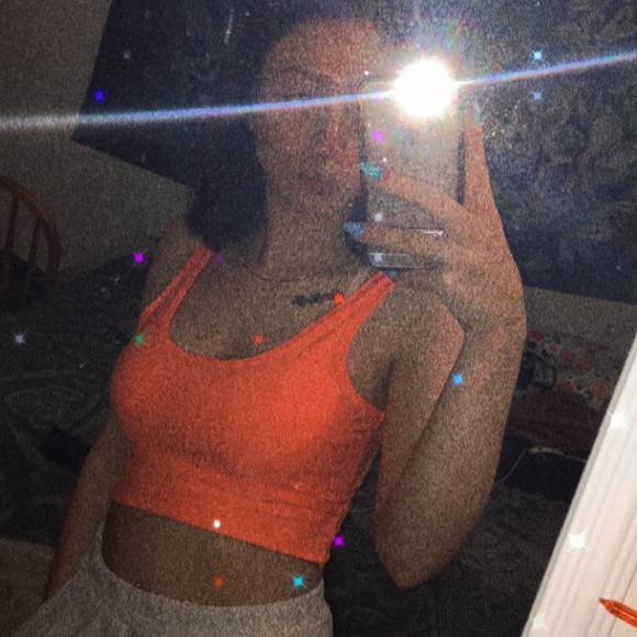 Profile Picture of Julia Straway (@juliastraway800) on Poshmark