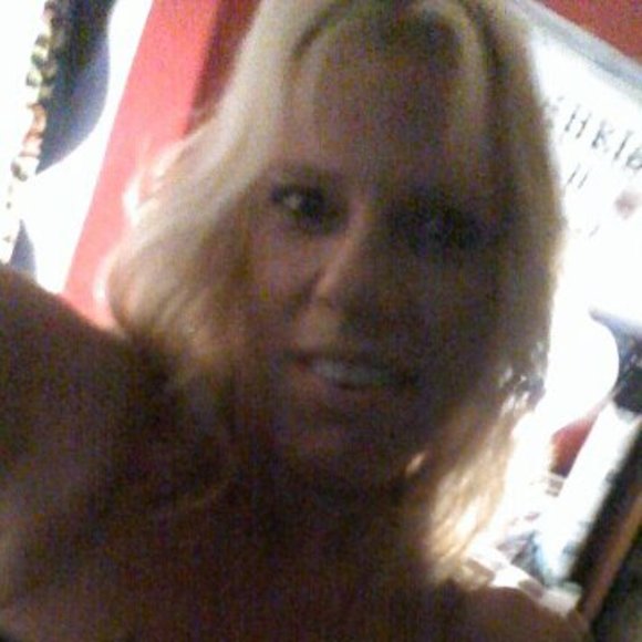 Kimberly Alfieri - Poshmark Profile Picture of Kimberly Alfieri (@kimhense3) on Poshmark