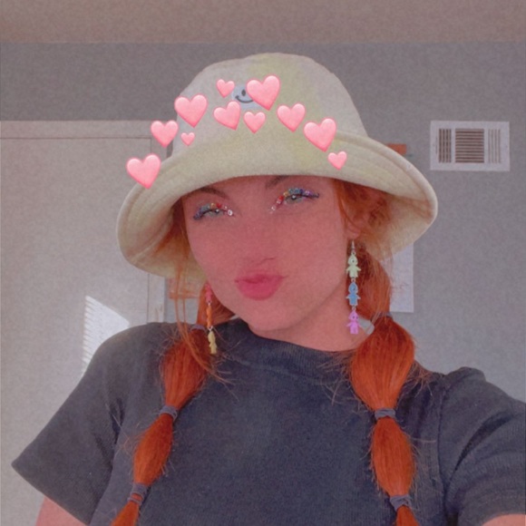 Profile Picture of Lily Kobow (@k0b0w) on Poshmark