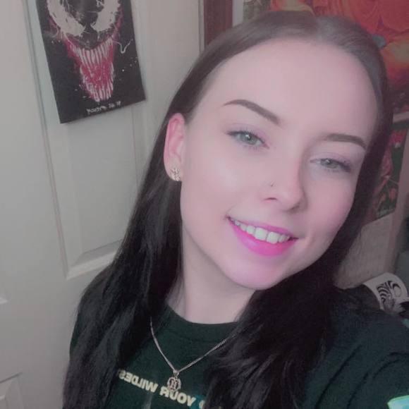 Profile Picture of Hannah Steele (@hannahmsteele) on Poshmark